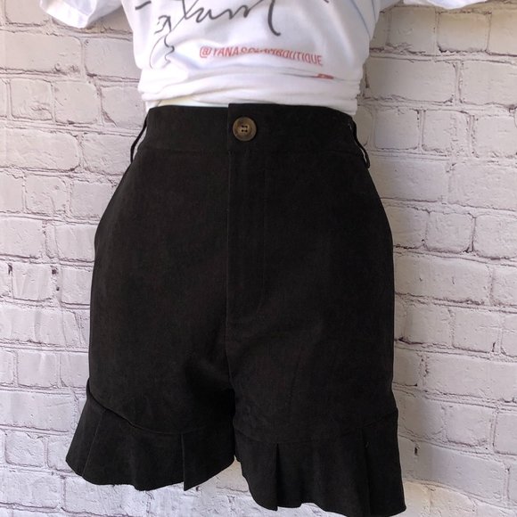 Black Ruffle Ready Shorts - Picture 6 of 7